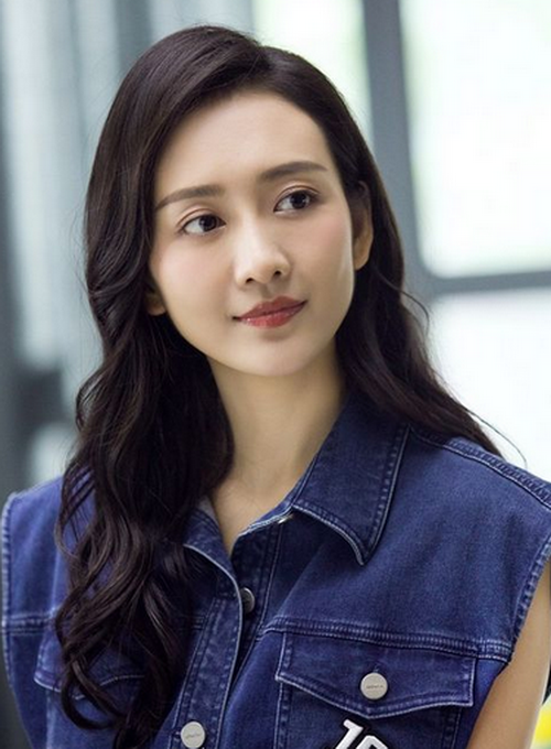  王鸥 